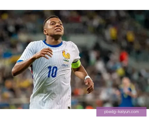 姆巴佩状态回暖，德尚爱将在国家队集训中表现突出